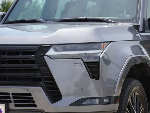 Used 2024 Lexus GX 550 w/ Accessory Package (2T) AWD/4WD image 4