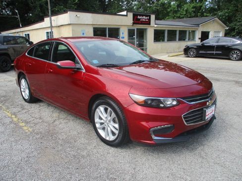 Used 2018 Chevrolet Malibu LT w/ Driver Confidence Package FWD image 4