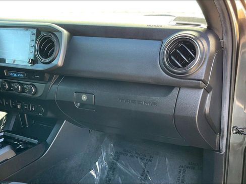 Used 2021 Toyota Tacoma TRD Sport image 21