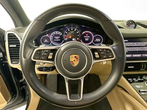 Certified 2023 Porsche Cayenne Platinum Edition image 20