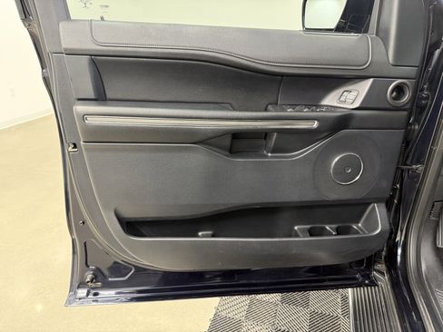 Used 2021 Ford Expedition XLT image 9