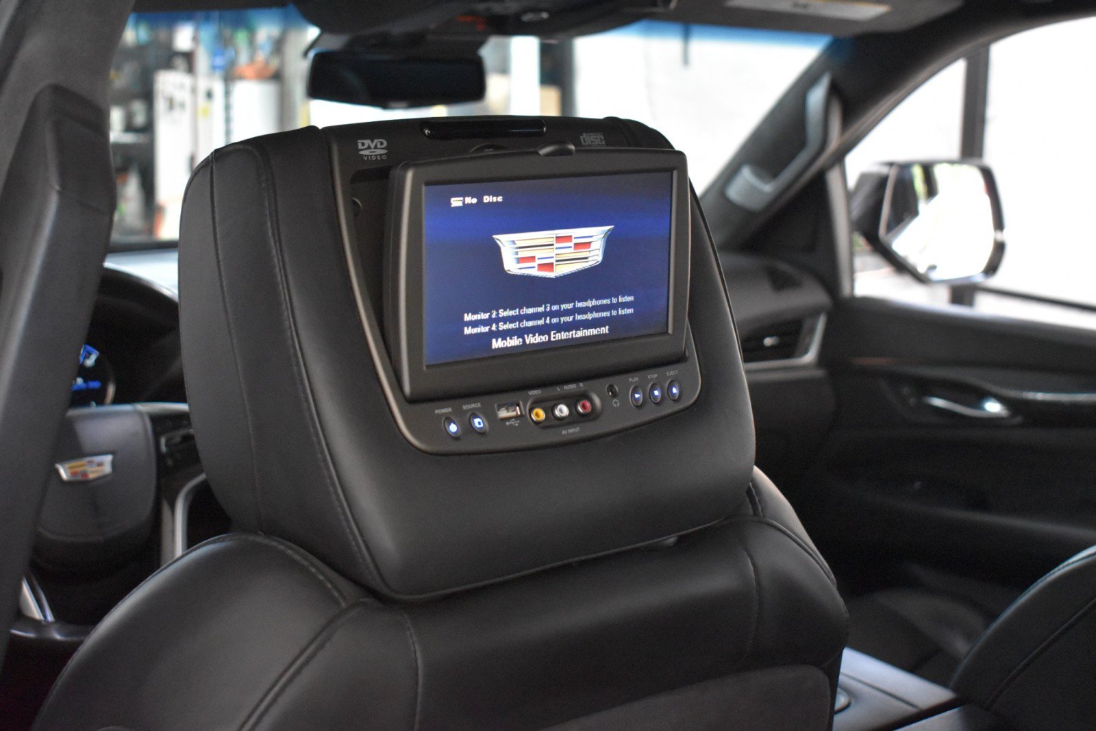 Used 2017 Cadillac Escalade Platinum AWD/4WD image 34