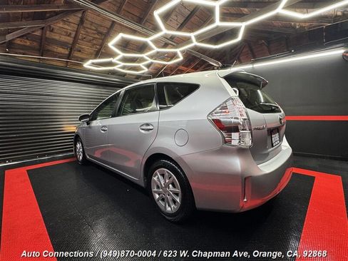 Used 2014 Toyota Prius V Two image 4