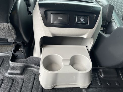 Used 2014 Toyota Sienna SE w/ SE Premium Package w/Entune image 38