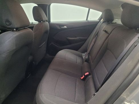 Used 2018 Chevrolet Cruze LT FWD image 18