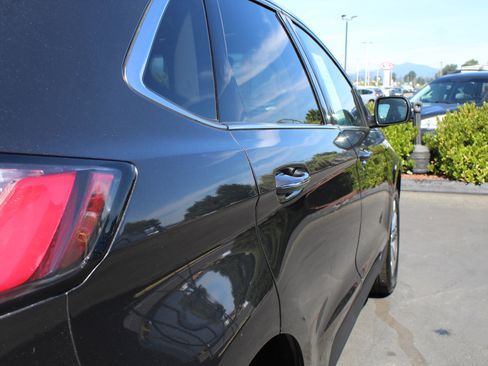 Used 2019 Ford Edge Titanium w/ Equipment Group 301A image 18