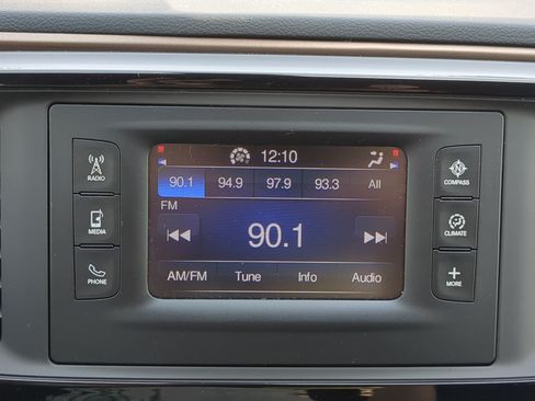 Used 2017 Chrysler Pacifica LX FWD image 24