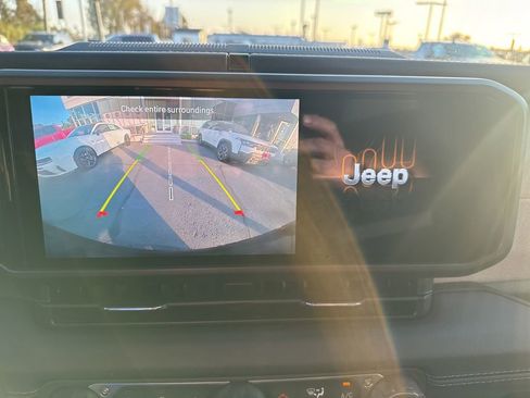 Certified 2025 Jeep Wrangler Unlimited Sahara AWD/4WD image 23