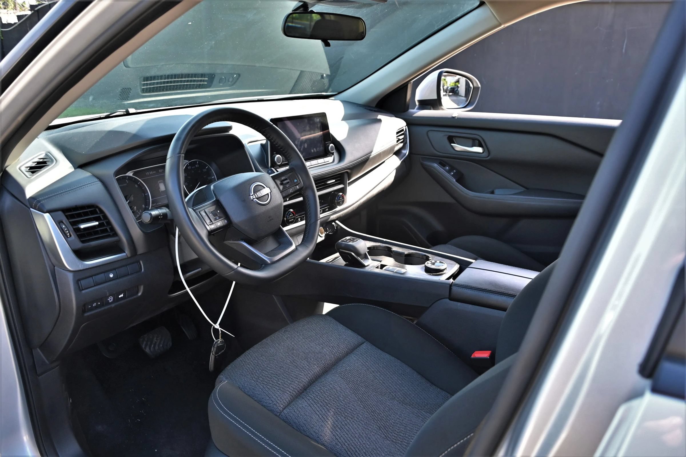 Used 2025 Nissan Rogue SV AWD/4WD image 11