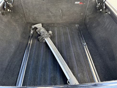 Used 2005 Chevrolet SSR w/ Preferred Equipment Group image 11