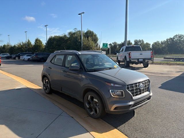 Used 2023 Hyundai Venue SEL w/ Cargo Package FWD image 7
