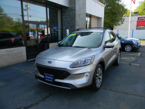 Used 2022 Ford Escape Titanium w/ Class II Trailer Tow Package AWD/4WD image 4