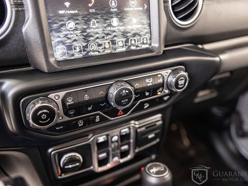 Used 2018 Jeep Wrangler Unlimited Sahara AWD/4WD image 25