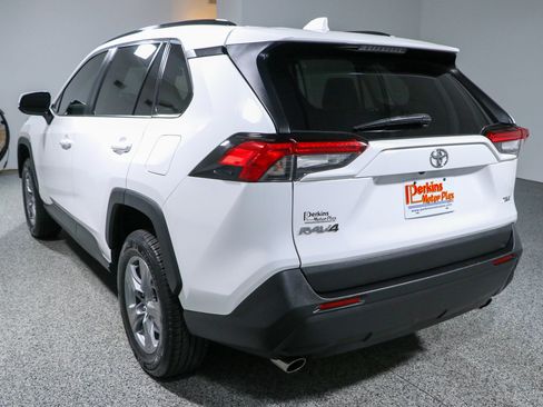 Used 2022 Toyota RAV4 XLE FWD image 9