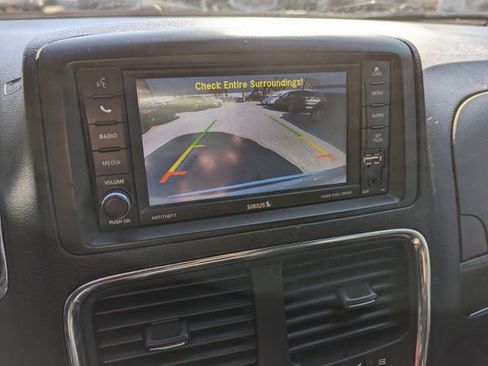 Used 2020 Dodge Grand Caravan SXT image 24