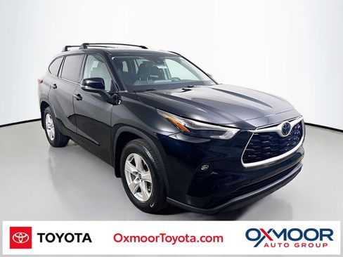 Used 2022 Toyota Highlander LE AWD/4WD image 1