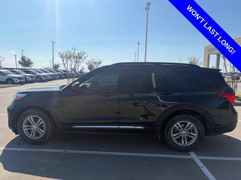Used 2023 Ford Explorer XLT RWD image 2