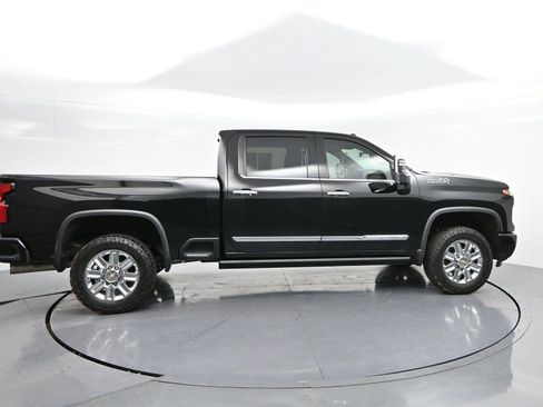 Used 2024 Chevrolet Silverado 2500 High Country w/ High Country Premium Package AWD/4WD image 8