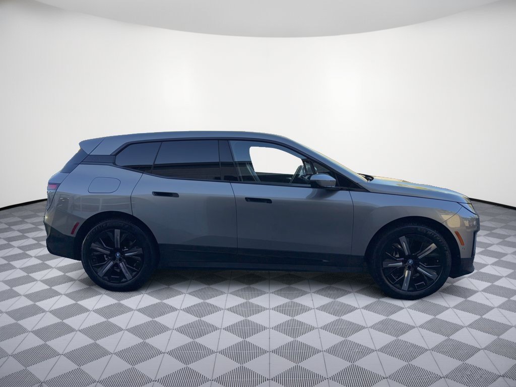 Used 2024 BMW iX xDrive50 w/ Premium Package AWD/4WD image 8