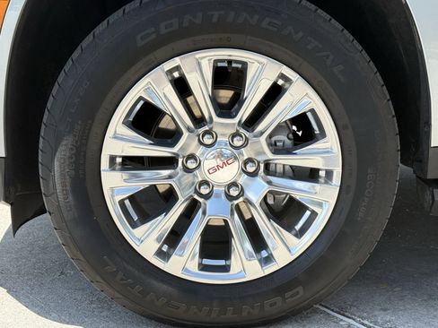 Used 2025 GMC Yukon XL Denali image 12