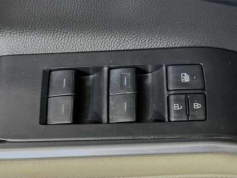 Used 2023 Toyota Highlander XLE image 14