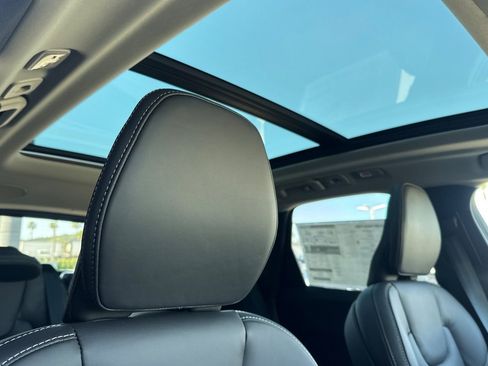 New 2026 Volvo XC60 T8 Ultra w/ Climate Package AWD/4WD image 18