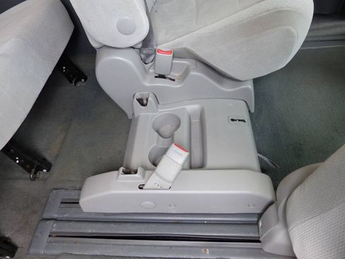 Used 2017 Toyota Sienna LE FWD image 50