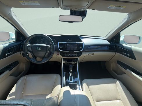 Used 2017 Honda Accord Touring image 10