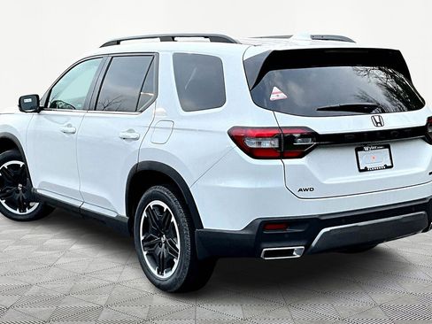 New 2026 Honda Pilot Touring image 4