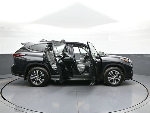 Used 2026 Toyota Highlander XLE image 44