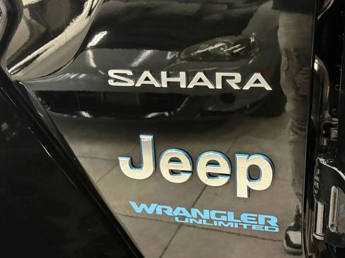 Used 2022 Jeep Wrangler Unlimited Sahara w/ Cold Weather Group AWD/4WD image 36