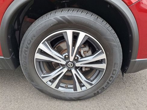 Used 2019 Nissan Rogue SV w/ Sun & Sound Touring Package image 8