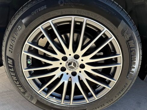 Used 2025 Mercedes-Benz GLC 300 image 6