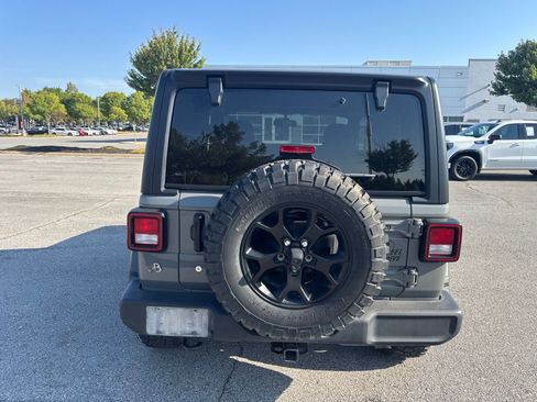 Used 2022 Jeep Wrangler Sport AWD/4WD image 6