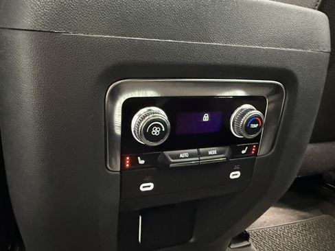 Used 2024 GMC Yukon Denali image 29