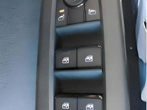 Used 2025 Nissan Pathfinder S FWD image 20