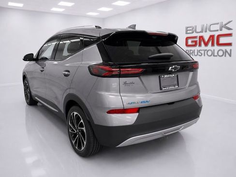 Used 2022 Chevrolet Bolt EUV Premier w/ Super Cruise Package FWD image 9