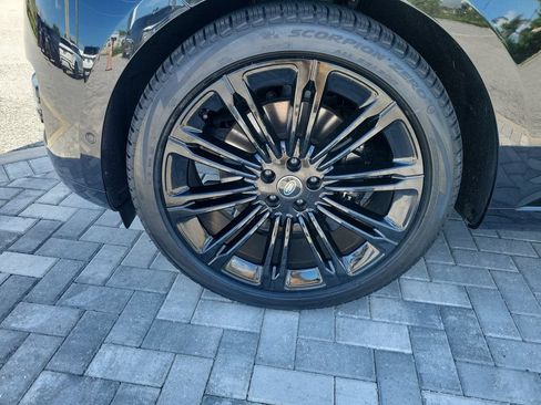 Certified 2025 Land Rover Range Rover SE AWD/4WD image 13
