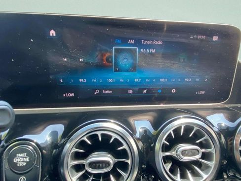 Used 2021 Mercedes-Benz GLA 250 4MATIC image 32