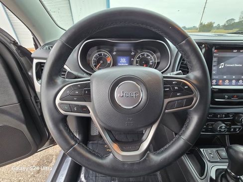 Used 2019 Jeep Cherokee Limited image 21