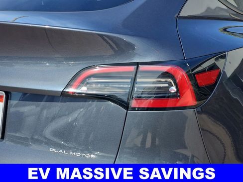 Used 2022 Tesla Model Y Long Range image 41