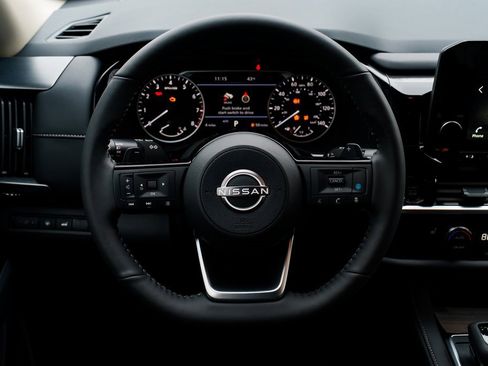 New 2025 Nissan Pathfinder SL image 12