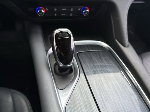 Used 2020 Buick Enclave Essence w/ Sound and Sites Package image 24