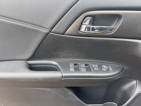 Used 2017 Honda Accord Sport image 14