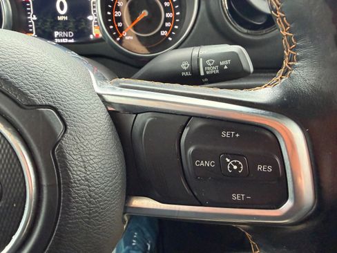 Used 2021 Jeep Gladiator Overland image 11