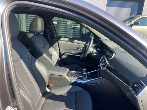 Used 2022 BMW 330i xDrive Sedan w/ Driving Assistance Package image 9