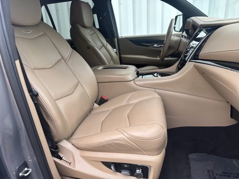 Used 2019 Cadillac Escalade Platinum AWD/4WD image 23