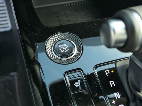 New 2025 Kia Niro EX Touring image 17