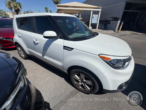 Used 2018 Kia Soul w/ Convenience Package FWD image 3