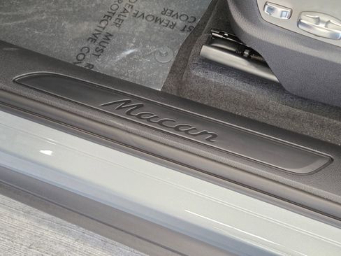 New 2026 Porsche Macan Base image 17